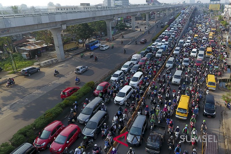 Kemacetan di Jembatan Ampera