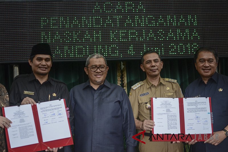 Pemprov Jabar teken kerja sama MoU pembangunan LRT Bandung Raya
