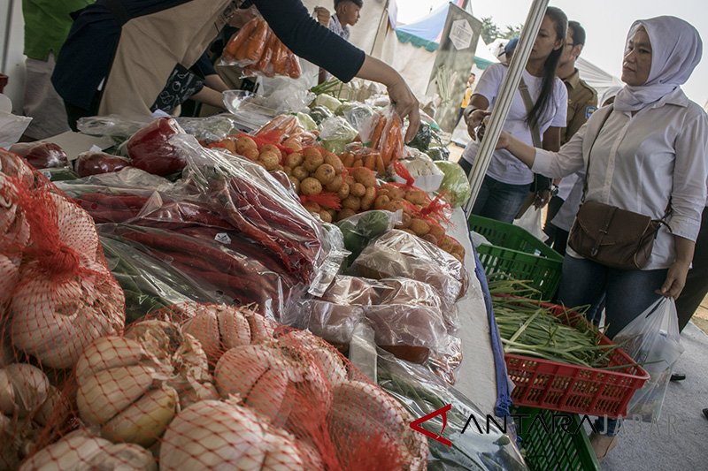 Warga Kota Cirebon antusias adanya operasi pasar murah