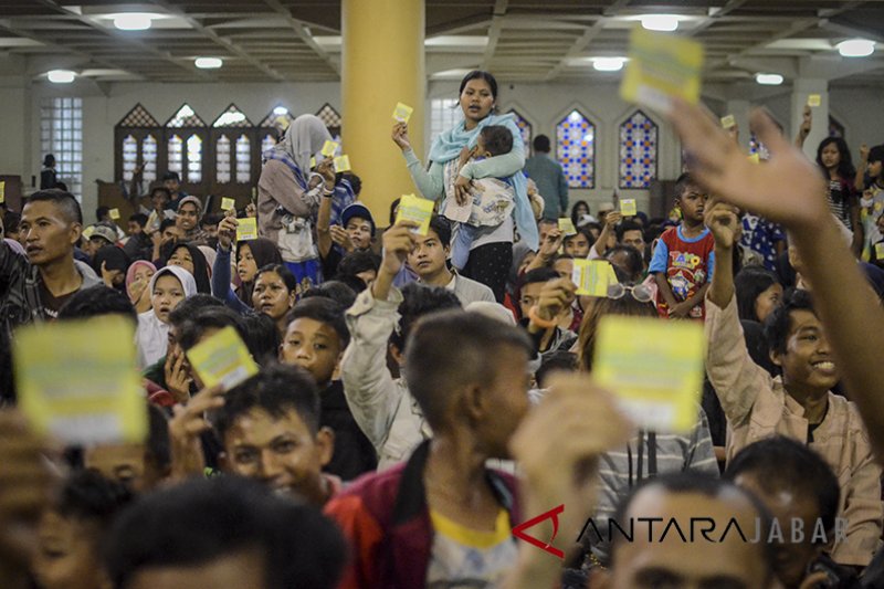 3.000 mustahik terima zakat Masjid Raya Bandung