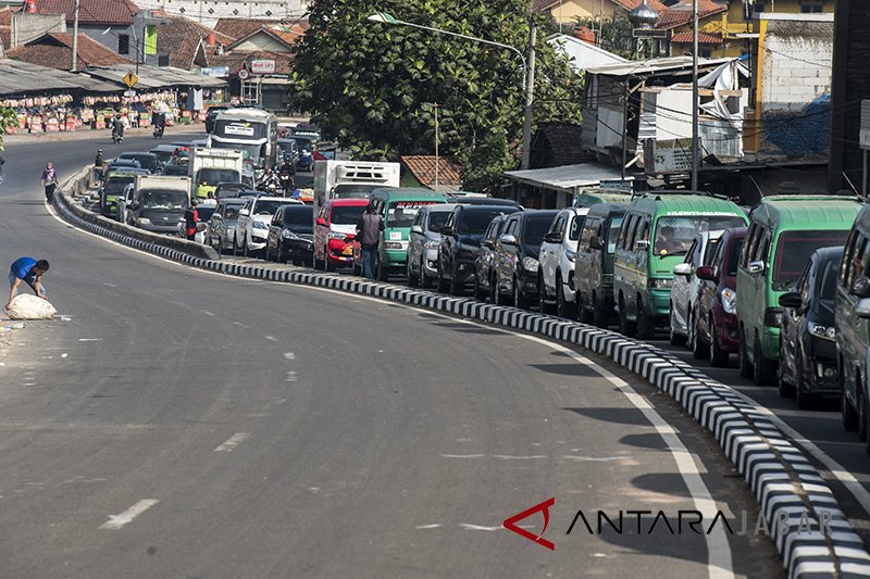 Nagreg tersendat sejak Rabu pagi