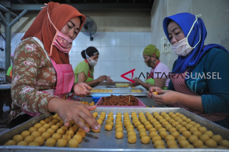 Produsen Kue Kering Tingkatkan produksi