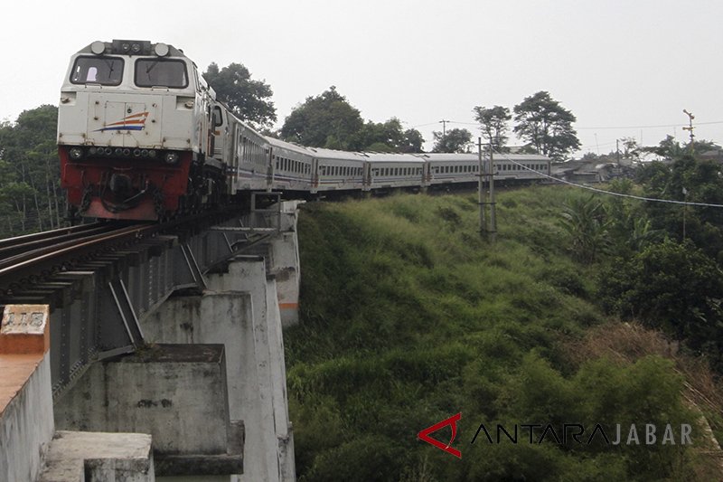 549 KK terdampak kereta api jalur ganda Sukabumi-Bogor terima santunan