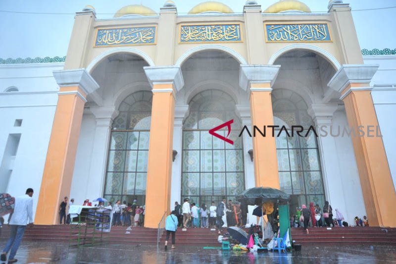 Shalat Idul Fitri di Masjid Agung Palembang
