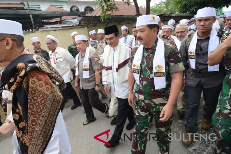 Panglima TNI dan Kapolri hadiri haul Guru Tua