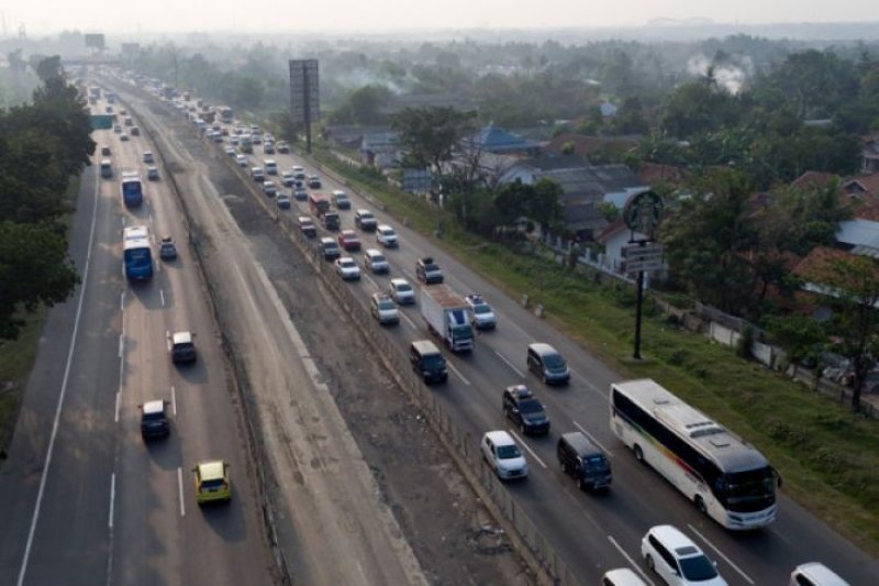 Arus mudik lancar di Tol Cikampek