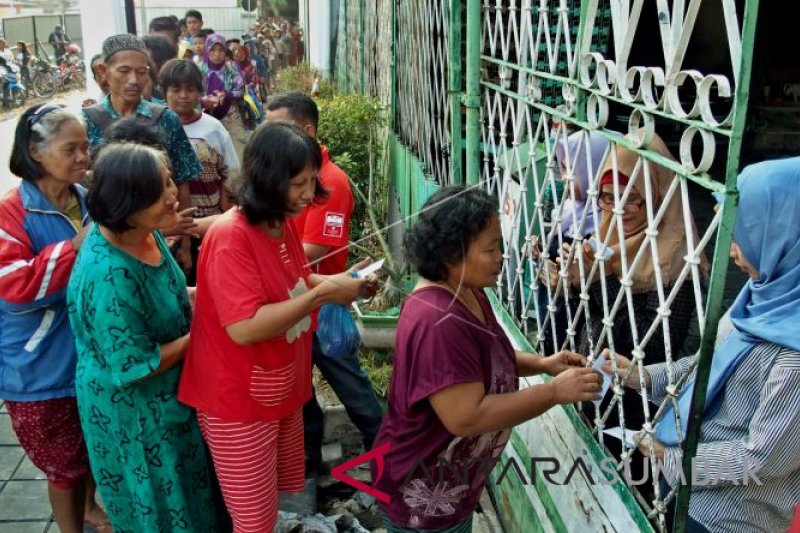 PEMBAGIAN ZAKAT UNTUK WARGA MISKIN