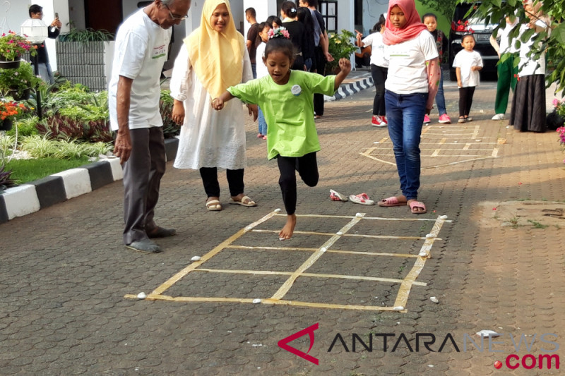 Balai Pustaka dan Telkom ajak masyarakat lestarikan permainan anak - Permainan Tradisional Engklek Merupakan Latihan