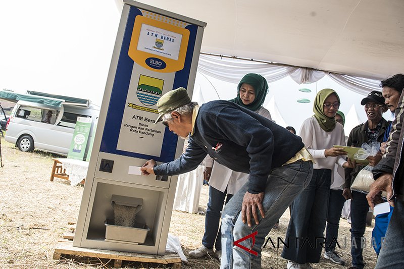 Pemkot Bandung luncurkan ATM beras