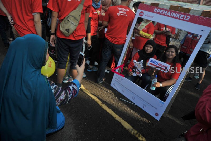 Maskot Asian Games  beraksi di Alfamart Funwalk