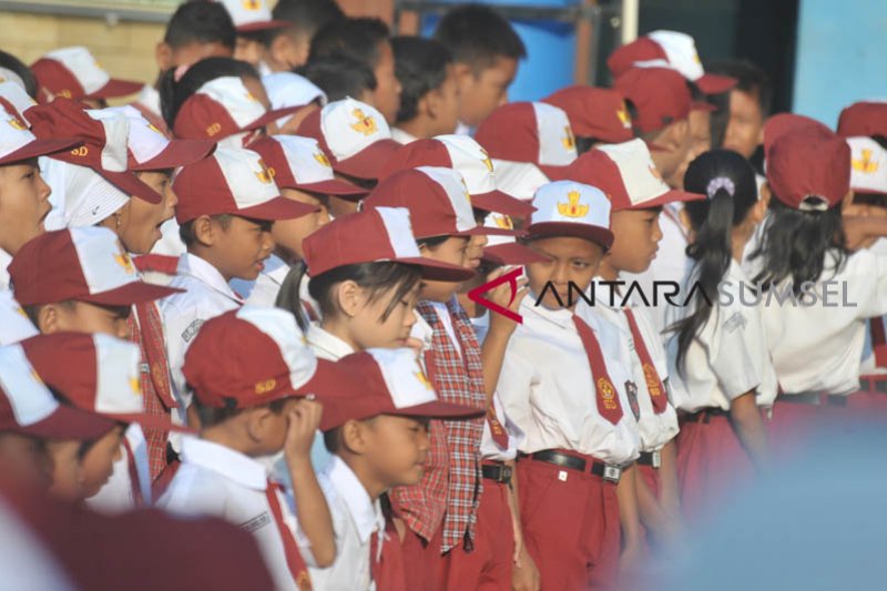 Upacara di Hari Pertama masuk sekolah