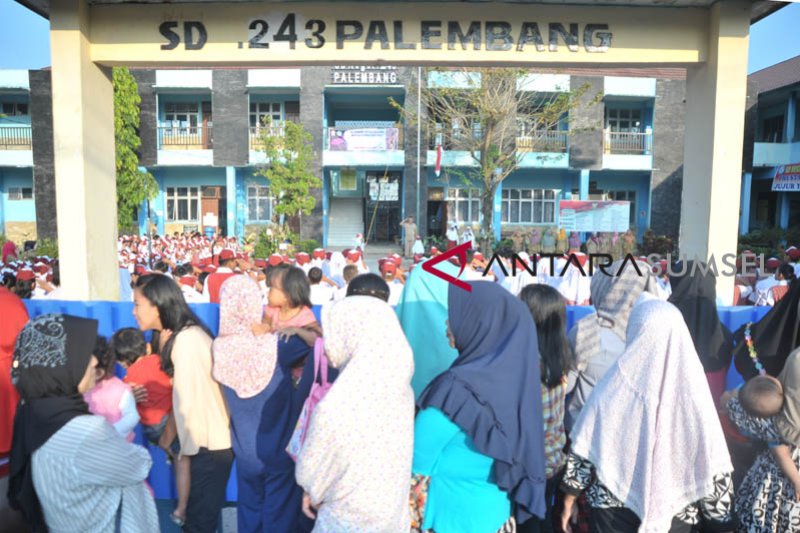 Upacara di Hari Pertama masuk sekolah