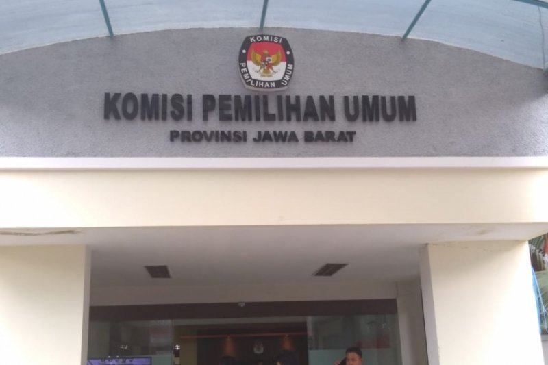 Rekapitulasi suara pilgub, petugas jaga ketat KPU Jabar