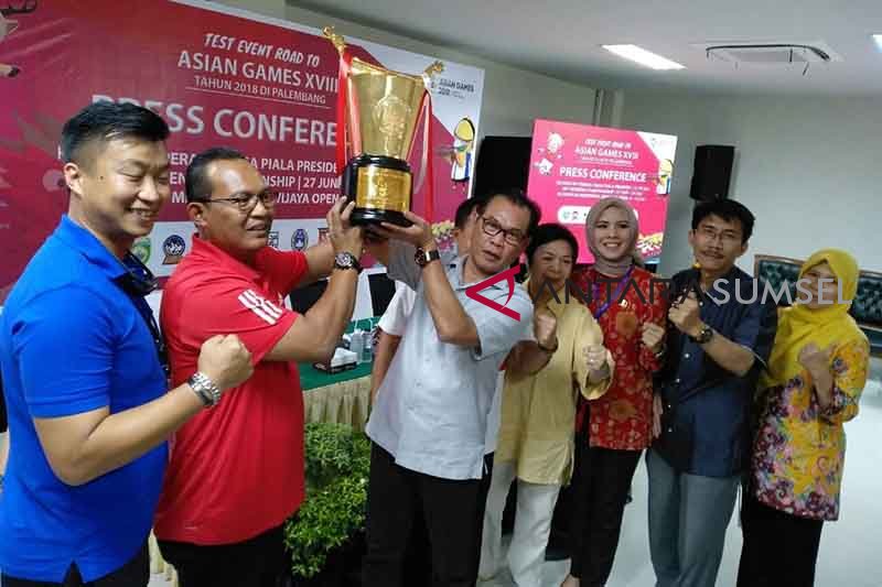 Piala Presiden Lomba Dayung  Perahu Naga