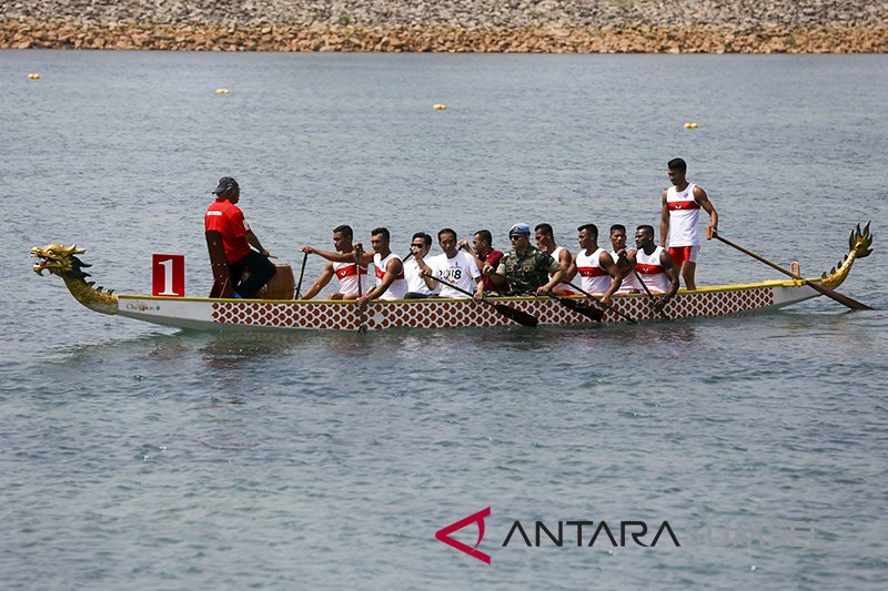 Lomba Dayung Perahu Naga