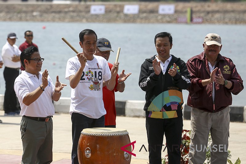 Lomba Dayung Perahu Naga