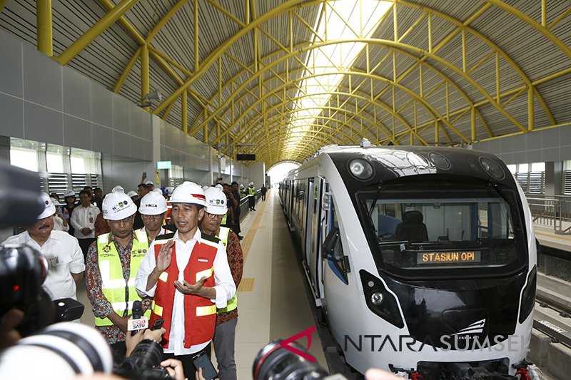 Presiden Tinjau Pengoperasian LRT Palembang