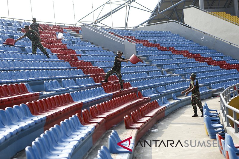 TNI Perbaiki Kursi Stadion GSJ