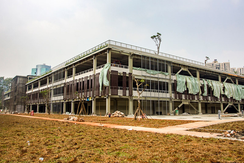 Pembangunan gedung parkir pintar