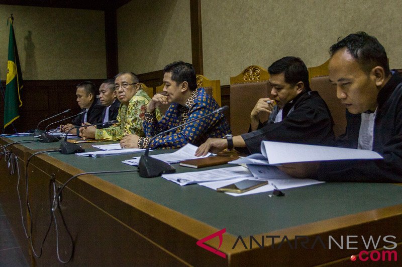 Sidang lanjutan Asrun dan Adriatma