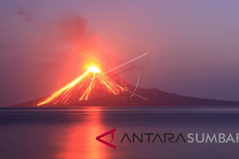 LETUSAN GUNUNG ANAK KRAKATAU