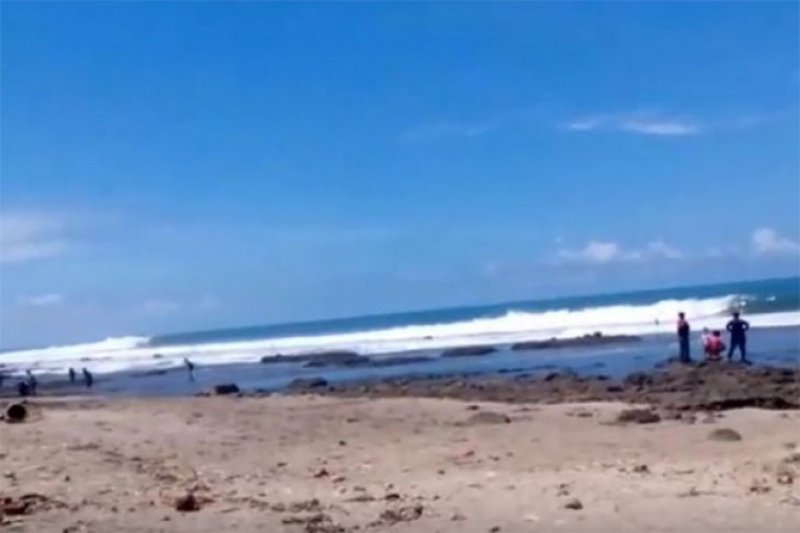 Pantai Manalusu Yang Indah Butuh Perhatian Pemerintah Antara Jateng