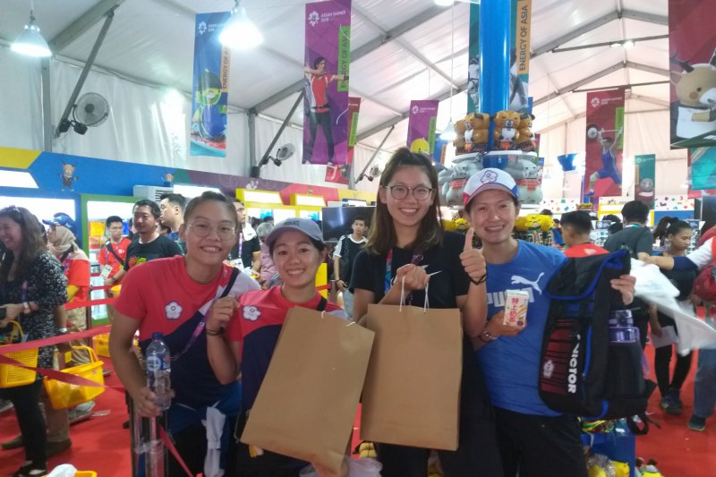Atlet mancanegara borong suvenir boneka Asian Games