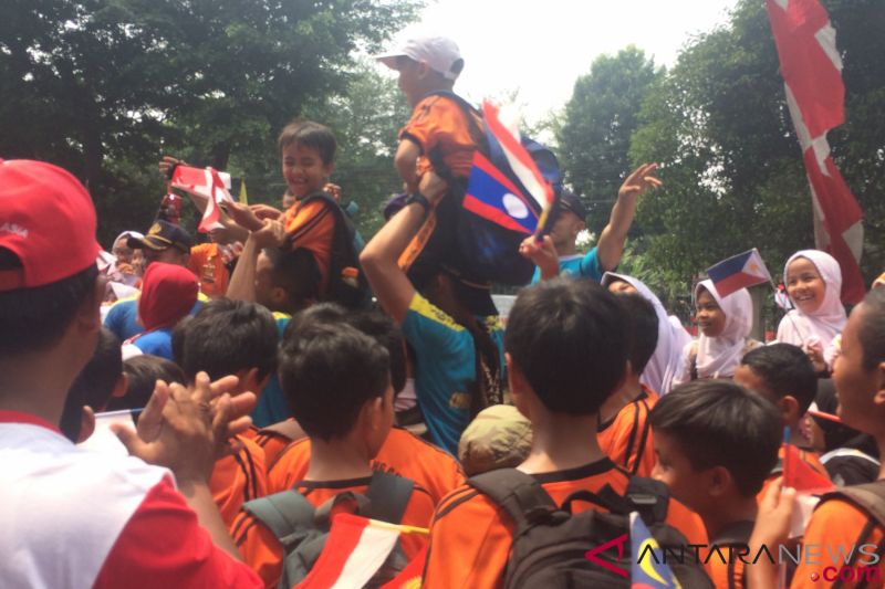 Kirab di Jaksel, ratusan anak sekolah ikut pawai di jalan