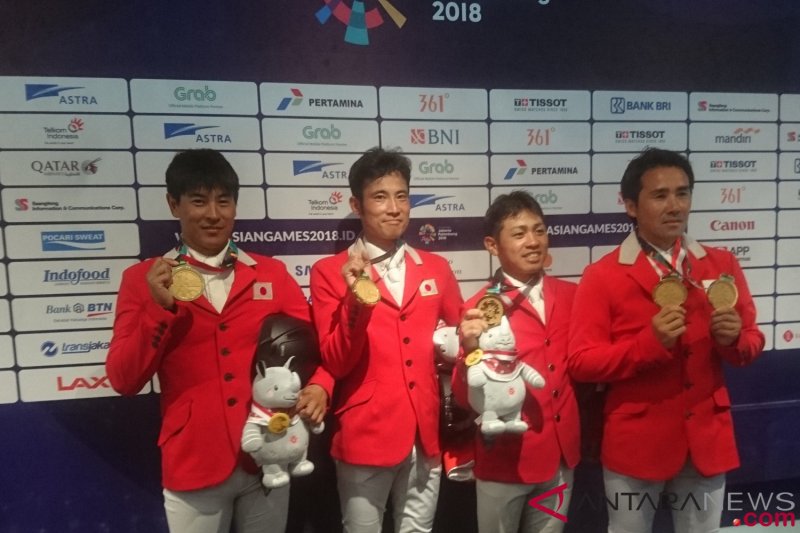 Jepang sabet medali emas trilomba beregu