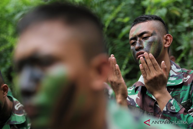 TNI AD BERDOA UNTUK LOMBOK