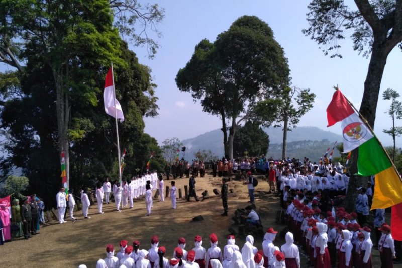 Muspika gelar upacara bendera di Situs Gunung Padang