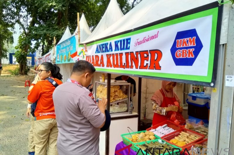 Beli gorengan di PKL Asian Games pun gunakan nontunai