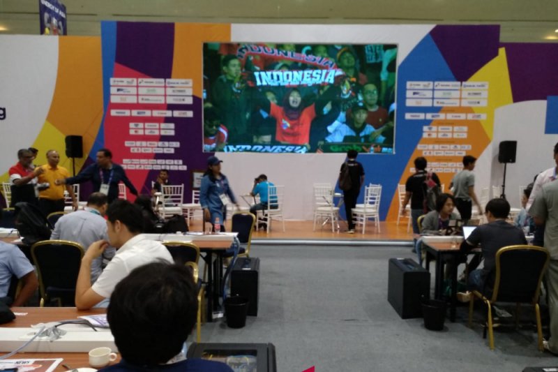 Serunya "nobar" sepak bola Indonesia-Hong Kong di media center
