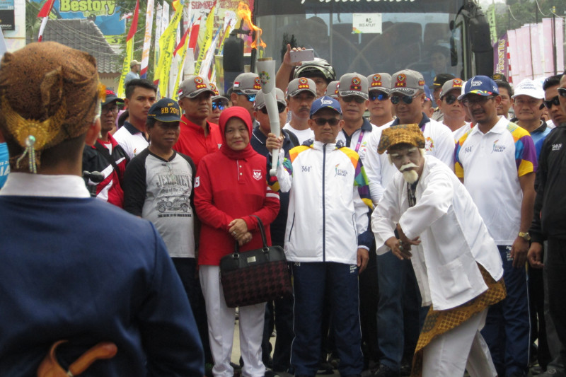 Warga Garut sambut kirab obor Asian Games