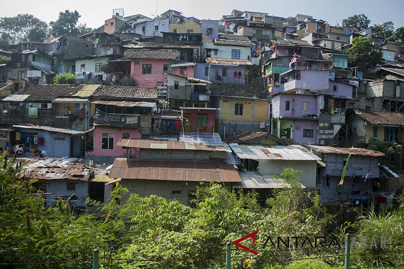 Berwisata di Kampung Pelangi 200 Bandung