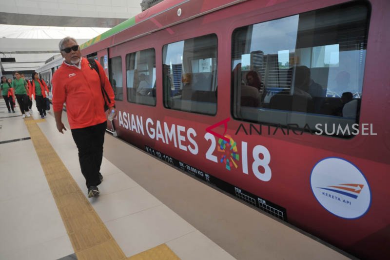 Atlet dan oficial Asian Games jajal LRT