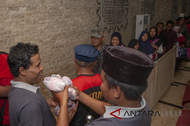 Masjid Raya Bandung akan bagikan daging kurban langsung tanpa kupon