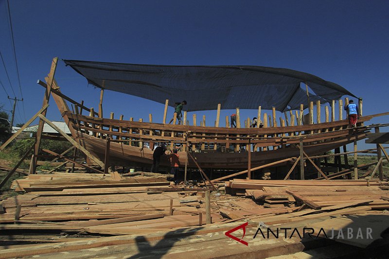 Perajin perahu tradisional