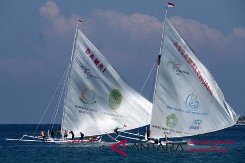 Lomba perahu Sandeq  segi tiga