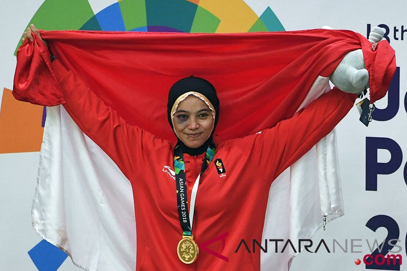 Medali Emas Pencak Silat Kelas C Putri Indonesia