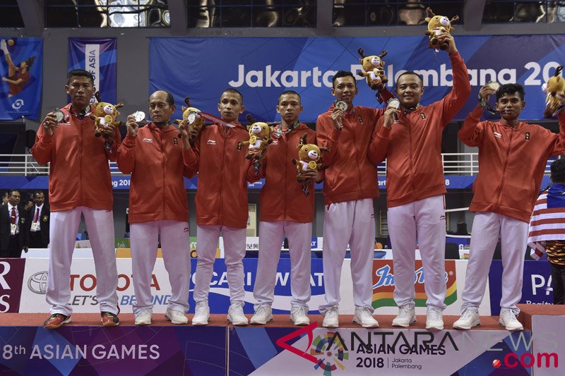 Sepak takraw medali perak regu putra