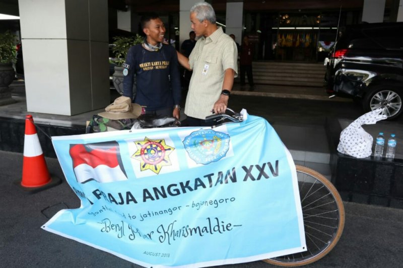 Seorang Lulusan Ipdn Bersepeda Temui Gubernur Jateng Antara Jateng