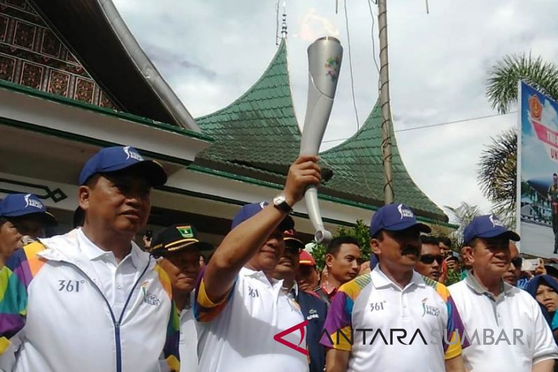 Obor Asian Games telah tiba di Bukittinggi, disambut tari galombang pasambahan (video)