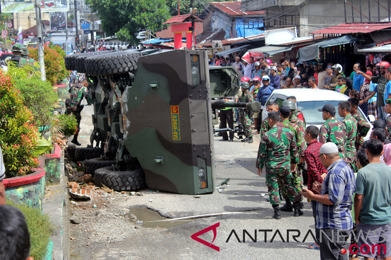 Panser Kodam Pattimura Terguling