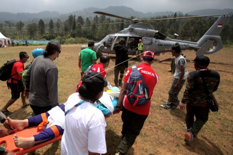 Tim Medis Paralayang gerak cepat bantu atlet