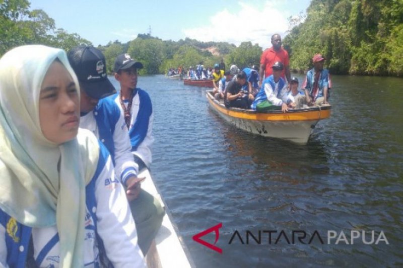 Peserta SMN Aceh mengunjungi hutan bakau di Hamadi