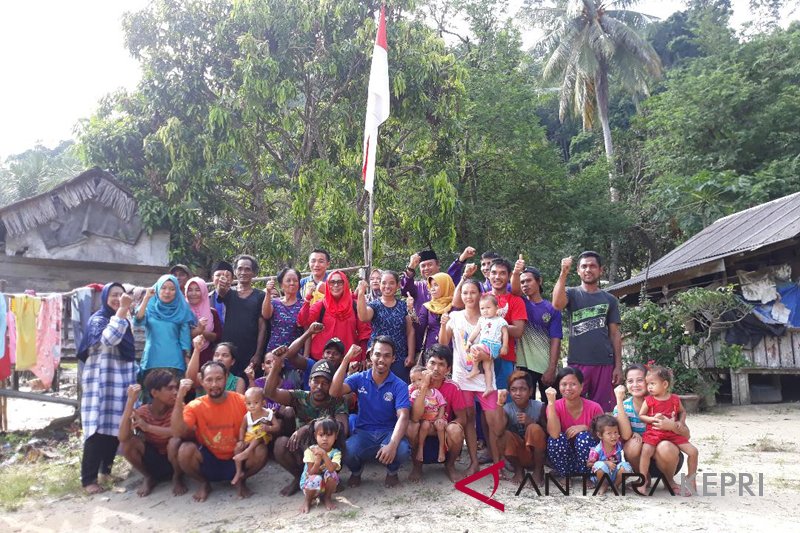 Penghuni pulau terluar jauh hari kibarkan bendera