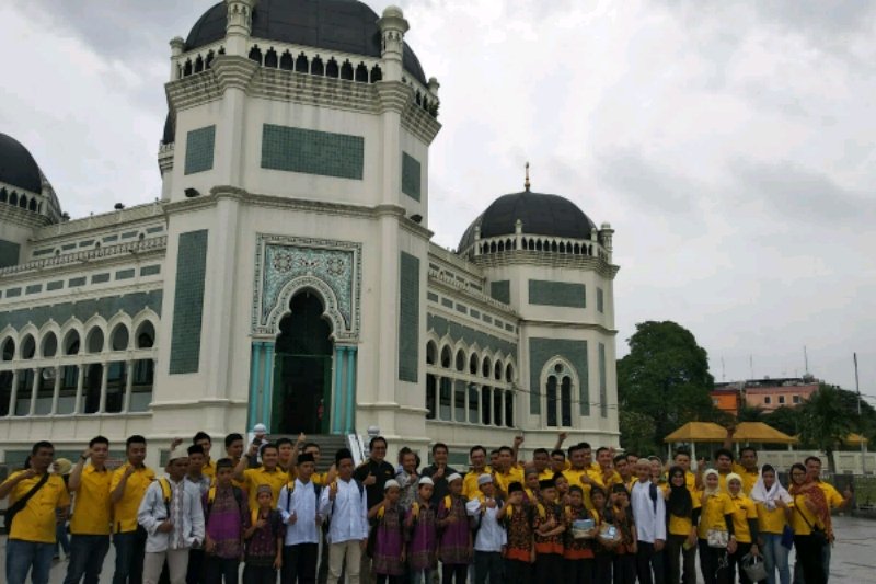 Maybank Gelar Aksi Bersihkan Masjid Raya Medan Antara News Sumatera Utara