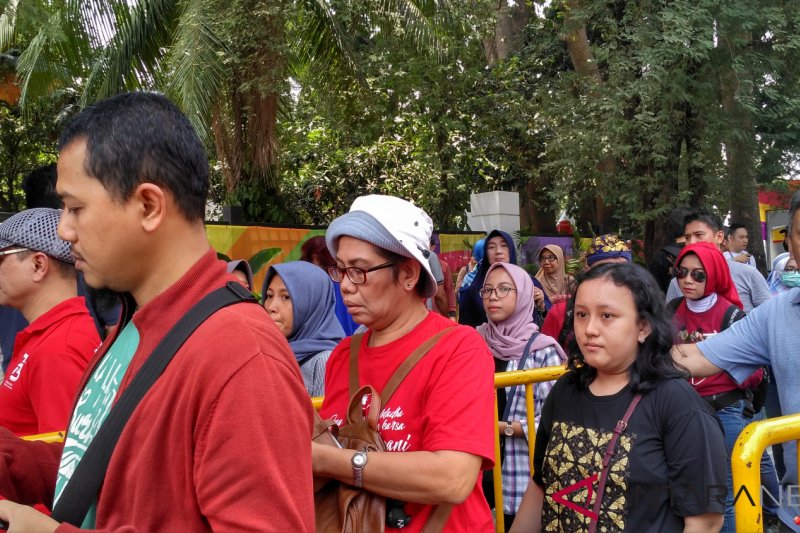 Pengunjung "Asian Fest" padati loket sejak pagi