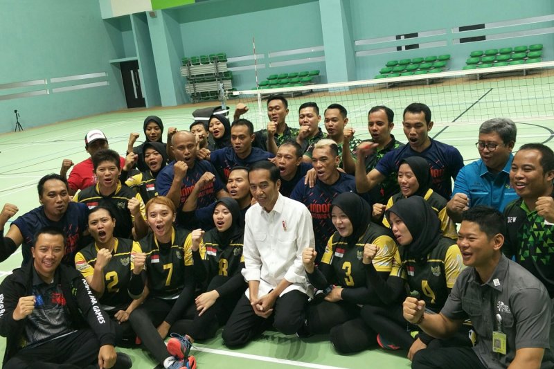 President Jokowi reviews exercise of Asian Para Games athletes
